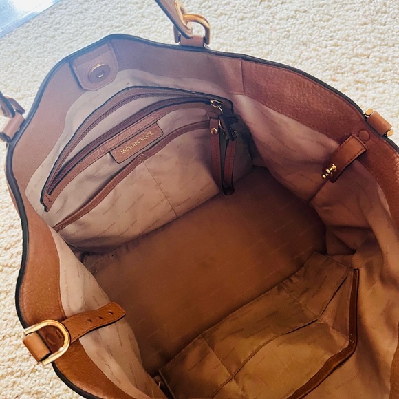 Michael Kors Hand Bag in Camel - Picture 4 of 5